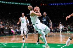 开云体育官方网站-凯尔特人豪取大胜，欧锦赛唱响足球圣歌的简单介绍