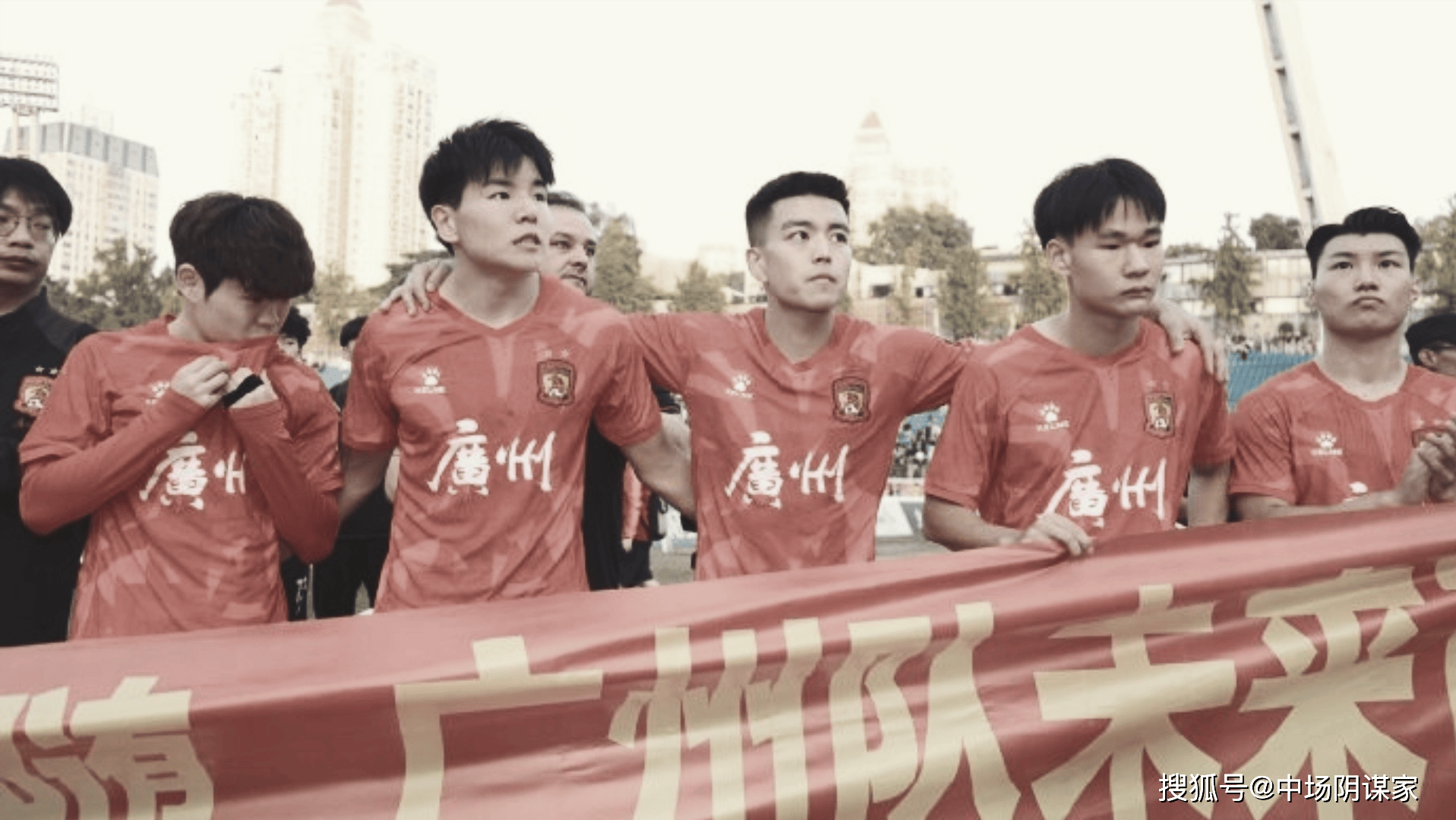 重庆斯威平广州恒大，表现不俗保持稳定