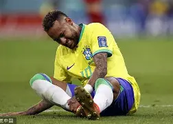 包含内马尔受伤退出，巴黎战场雪上加霜的词条