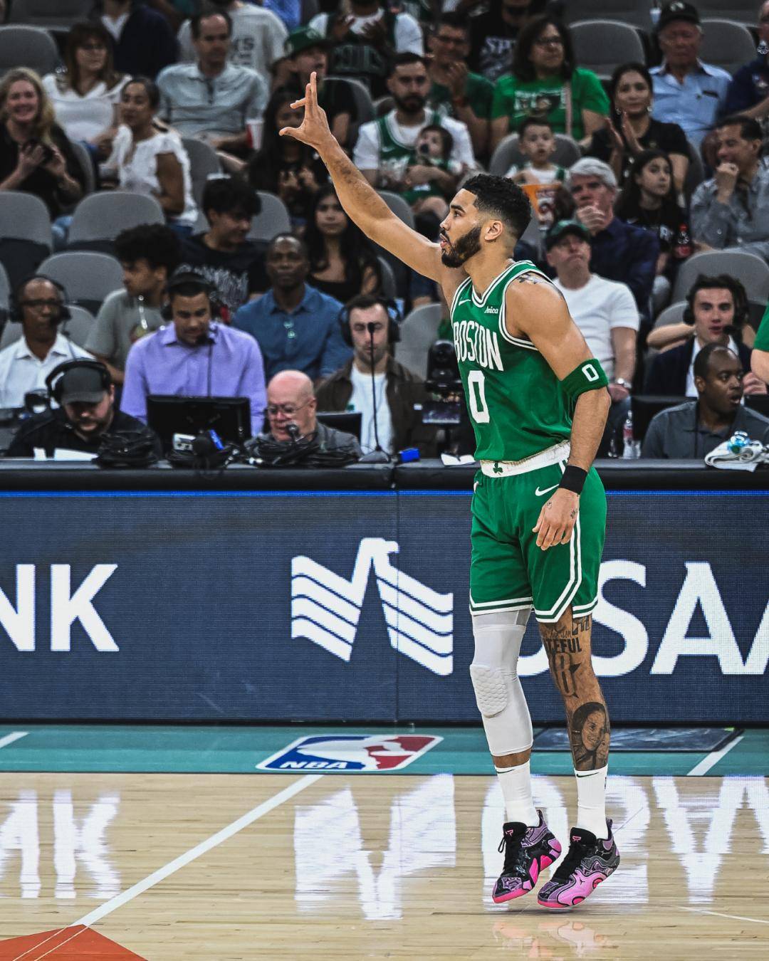 灰熊主场击败骑士，取得六连胜