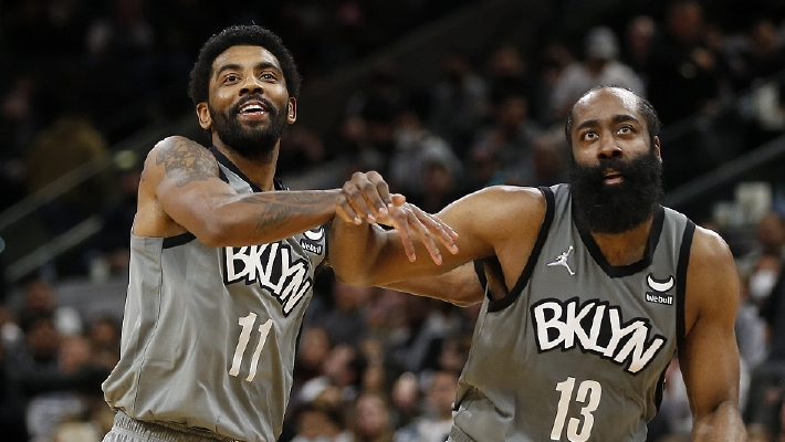 包含篮网主场力克马刺，厄文率先带领球队胜利的词条