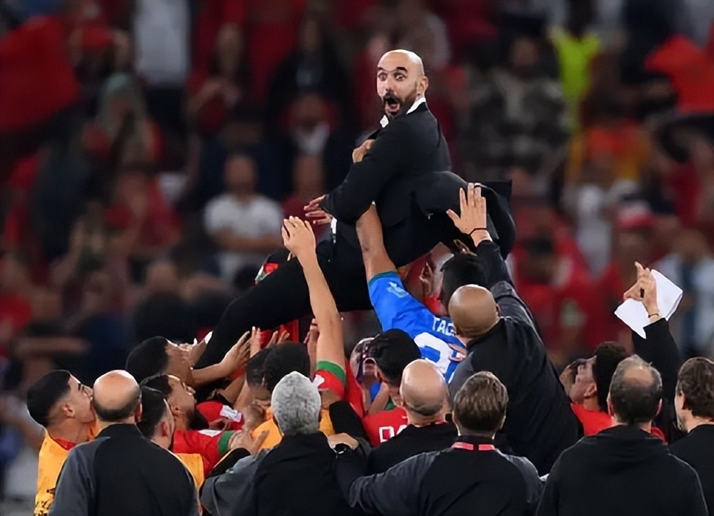 摩洛哥完胜英格兰，若日尼奥扛起全队