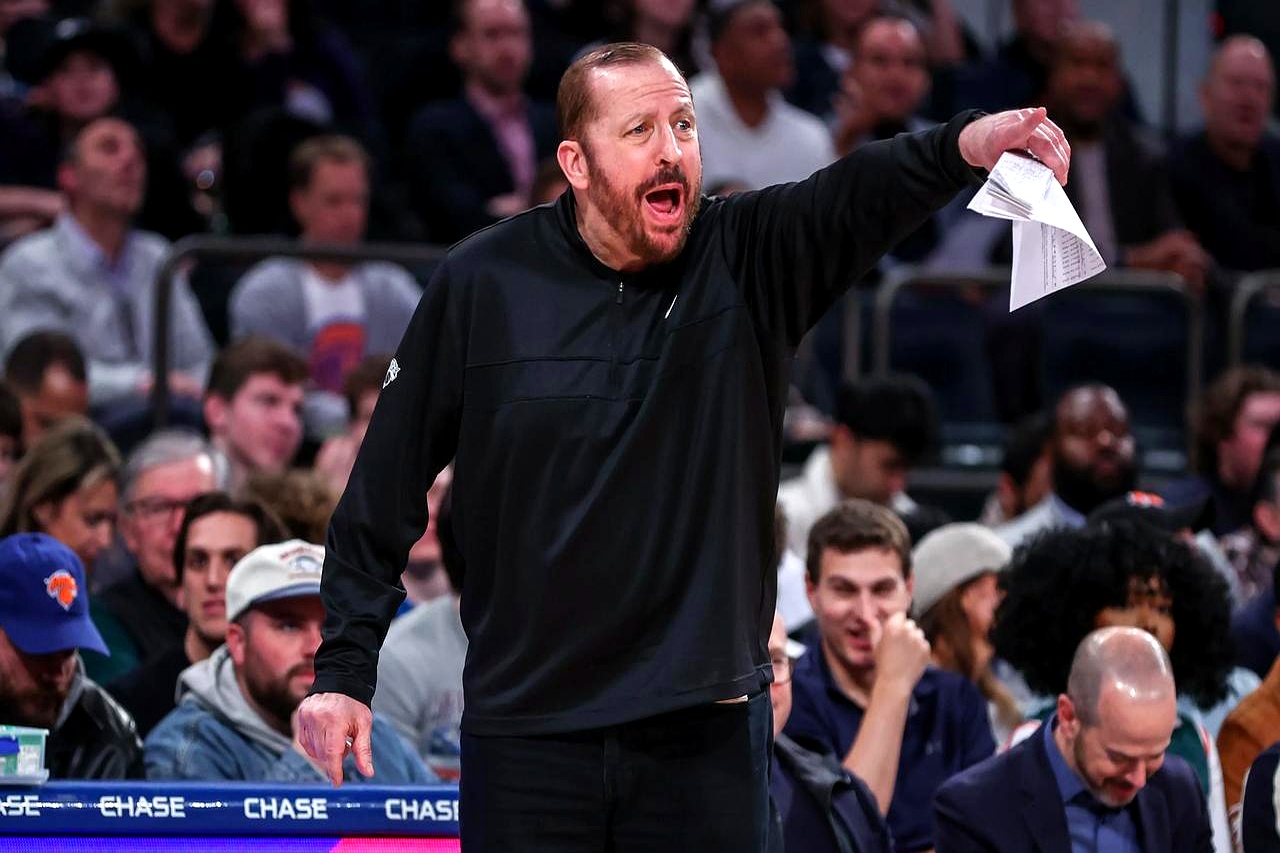 包含尼克斯险胜凯尔特人B队，布拉德利惊艳世界的词条